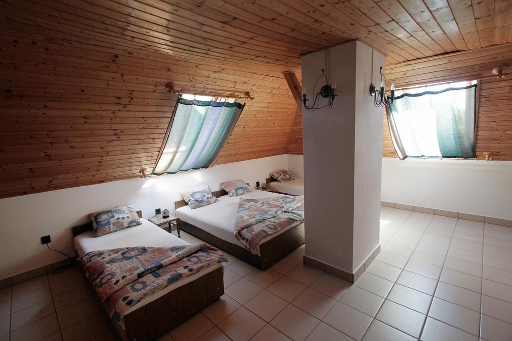 Voeroesko Apartmanhaz Révfülöp Δωμάτιο φωτογραφία