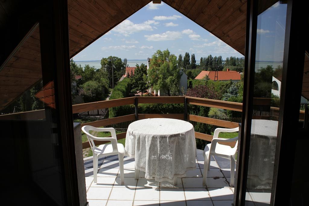 Voeroesko Apartmanhaz Révfülöp Εξωτερικό φωτογραφία